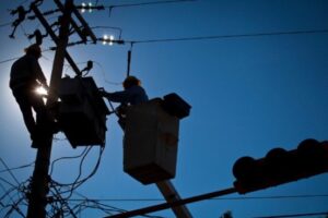 Más de 89 mil personas en Chihuahua y Tamaulipas siguen sin luz: CFE