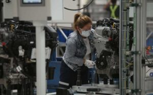 Volkswagen reducirá producción de Jetta por desabasto de semiconductores