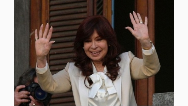 Jueces en Argentina condenan a Cristina Fernández de Kirchner a 6 años de prisión por corrupción