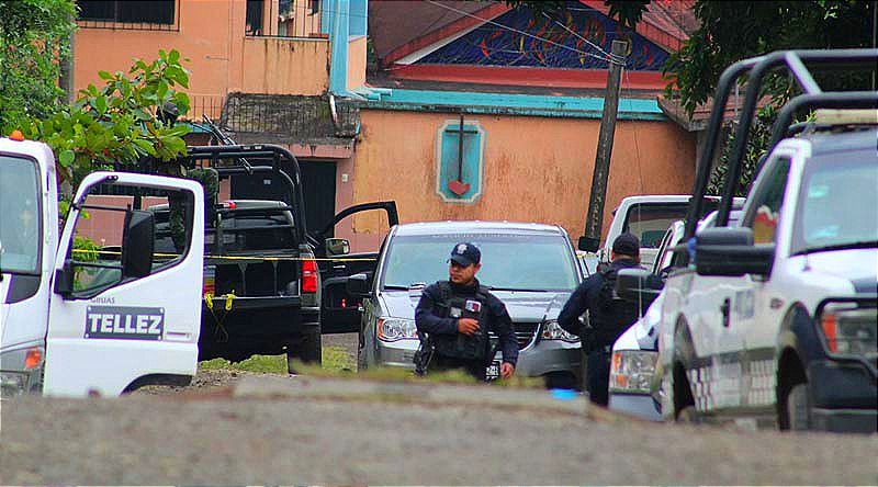 Identifican a los tres cuerpos encontrados en casa de seguridad en Catemaco.
