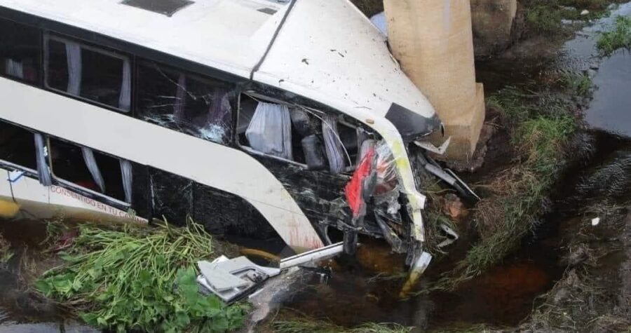 Accidente de autobus deja 7 muertos y 56 heridos en la Carretera Isla-Cosamaloapan