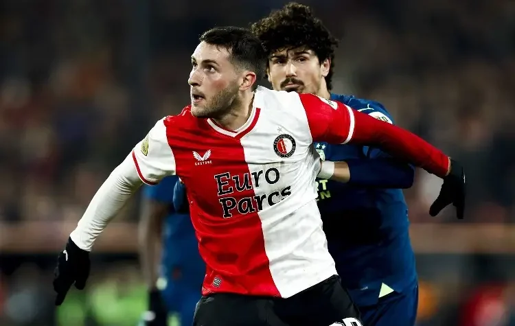 Santi Giménez y Feyenoord eliminan al 'Chucky' Lozano de la Copa