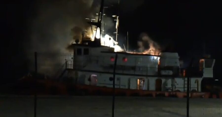 Se incendia embarcación en Alvarado