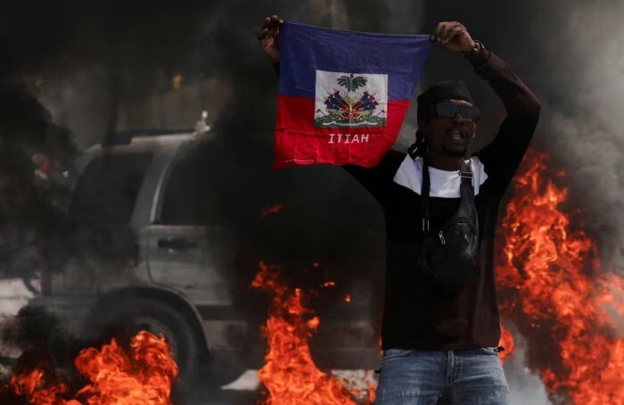 Se fugan miles de presos de cárcel en Haití, declaran estado de emergencia y toque de queda