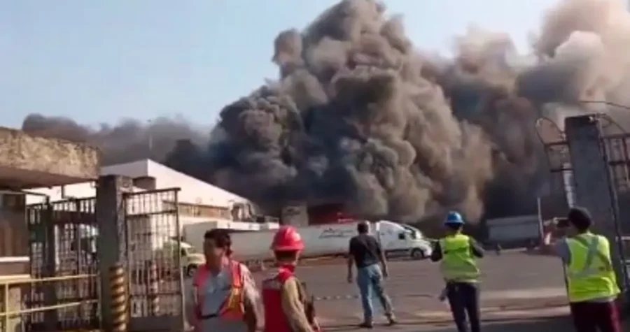 Fuerte incendio en parque industrial en Ixtaczoquitlán, Veracruz