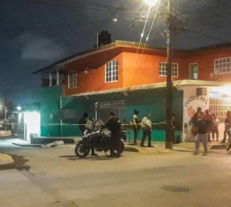 Muere mujer camino a un hospital de Veracruz, era llevada por su hija a consulta.