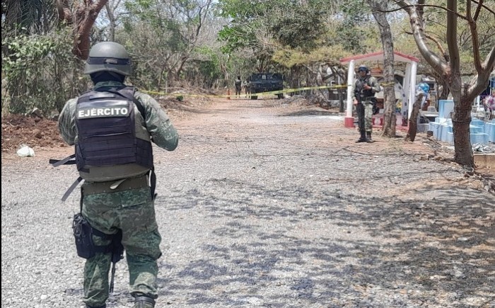 Madres buscadoras rastrean posibles fosas clandestinas en Santa Fe, Veracruz