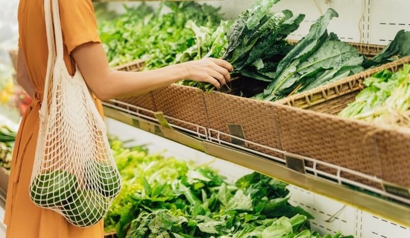 Por qué debes comer las verduras primero si quieres reducir los picos de glucosa y perder peso de forma saludable.