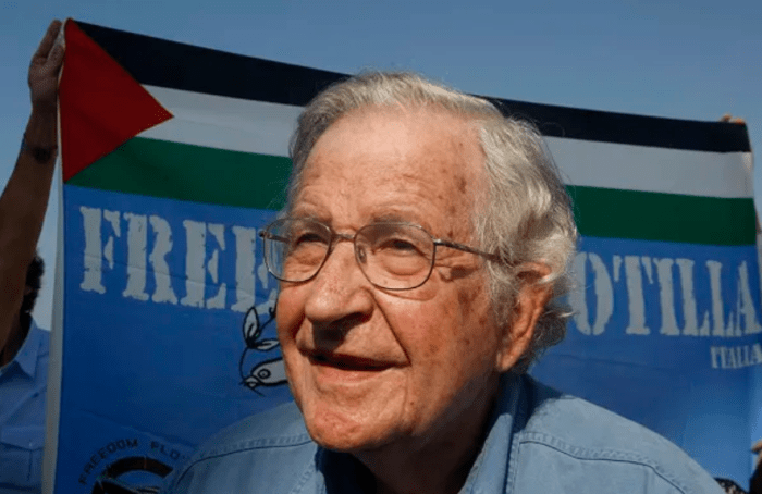 Esposa de Noam Chomsky desmiente reportes de muerte
