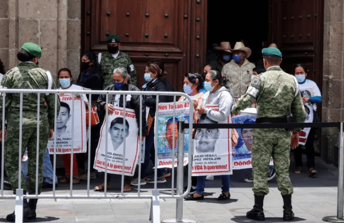 Así es AMLO intenta “limpiarle la cara al Ejército mexicano” en el caso Ayotzinapa | Anabel Hernández